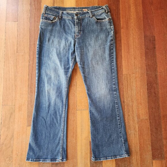 Canyon River Blues Embroidered Flap-Over Pocket Boot Cut Jeans Size 14 - Picture 3 of 14